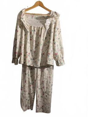 Boutique Lightweight  Floral and Bunny Print Pajama Set with Ruffle Trim L